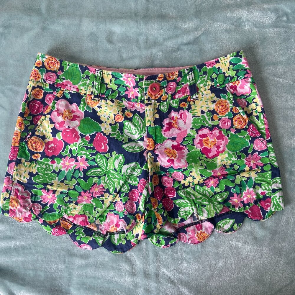 Lilly Pulitzer Navy Floral Scallop Hem Shorts